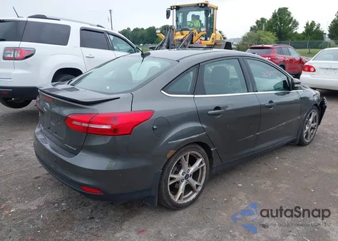 2016 Ford Focus Titanium z USA, uszkodzony, nr VIN 1FADP3J28GL251183